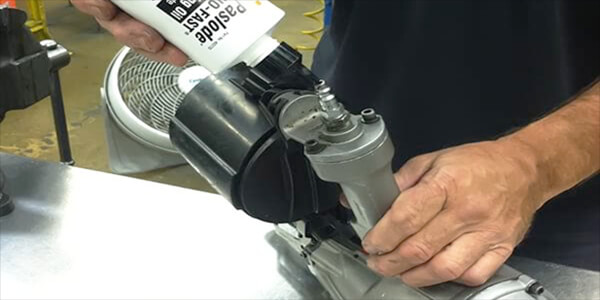 Apply ATFs on nail gun Apply ATFs for quick Lubrication