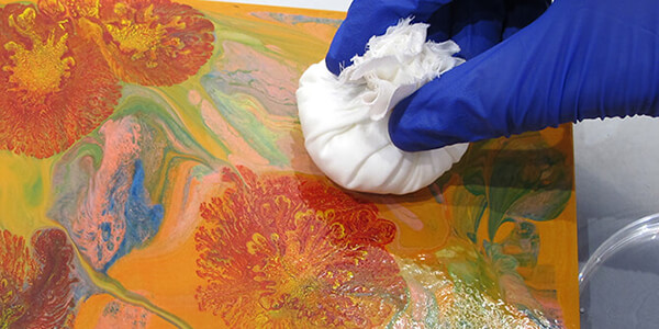 Apply varnish on the acrelic paint Apply varnish on the acrelic paint