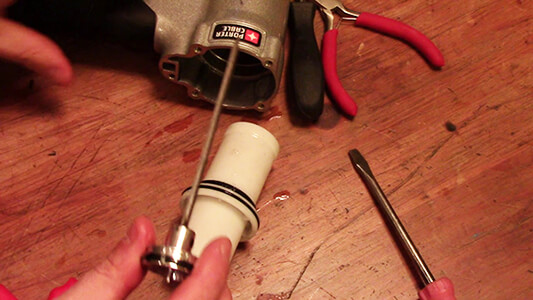 Repair the fire valve of nail gun Repair the fire valve of nail gun