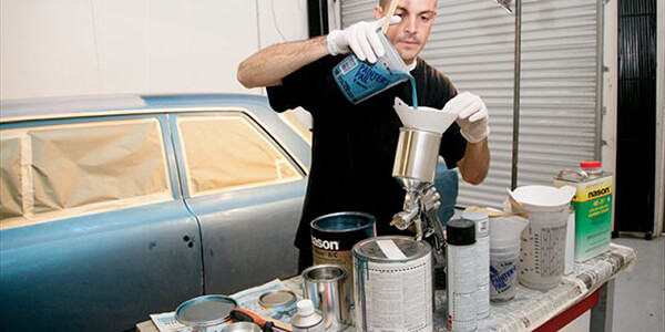 fill the spray gun cup with primer fill the spray gun cup with primer